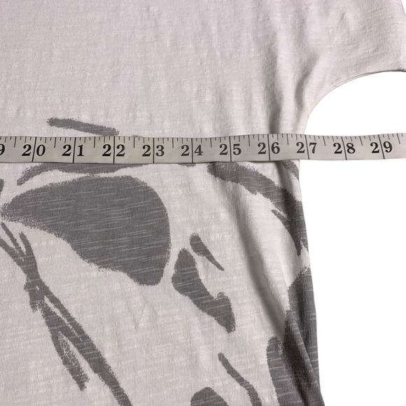 Chico's Top NWT Women's Size 4 (2X) Spring Flower Hi Low 3/4 Sleeve Monochrome - Picture 5 of 5